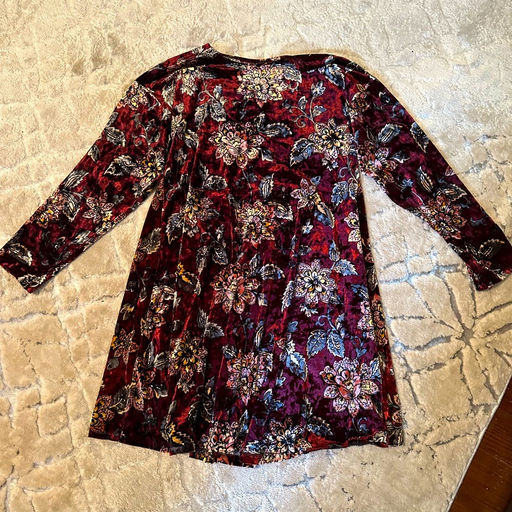 Beautiful velvet dress - Picture 3 of 3